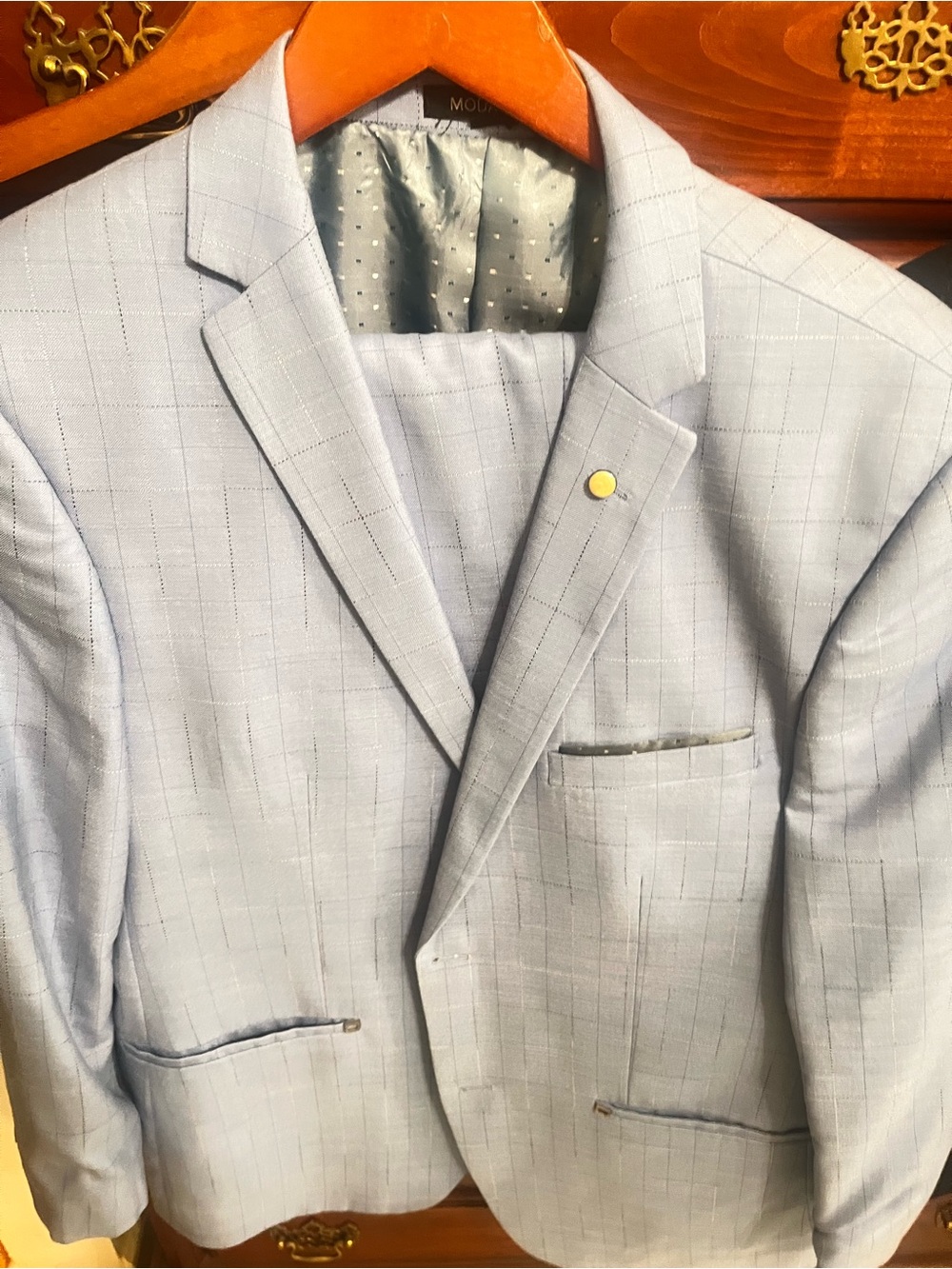 Beautiful 42R Italian Light Blue Men's two piece suit.